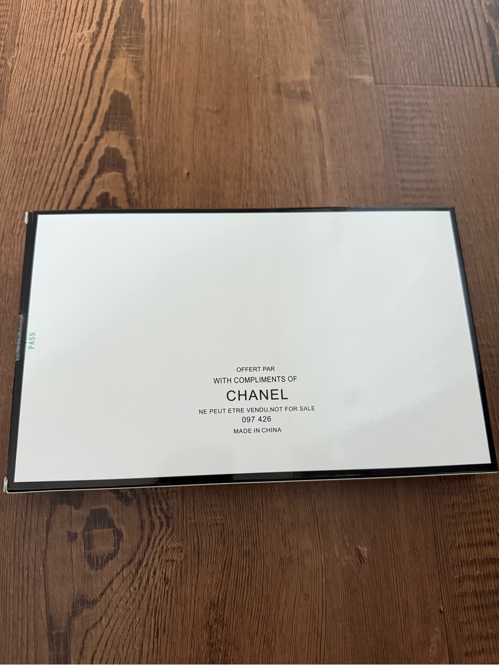 CHANEL BEAUTÊ Handheld Mirror - Picture 7 of 7